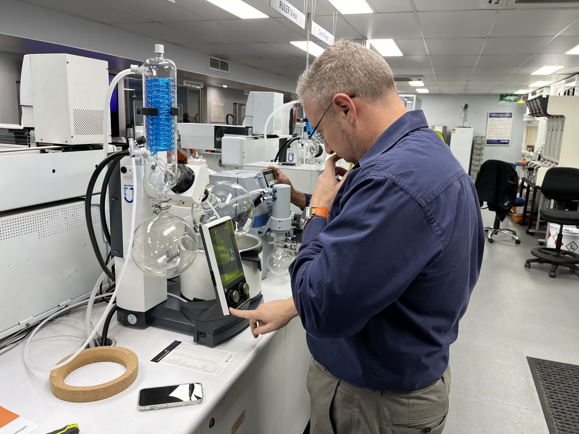 Smooth Back-to-Back Laboratory Installations with JULABO and VACUUBRAND Equipment
